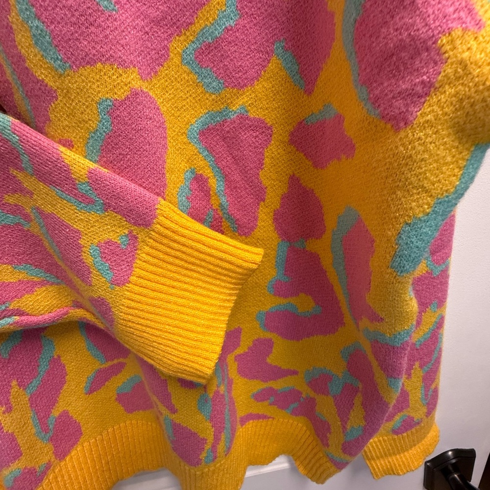 MYMO bright pink and yellow leopard print sweater size X-Large stylish like new - Picture 3 of 8